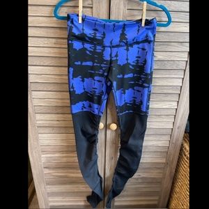 Alo blue and black yoga leggings
